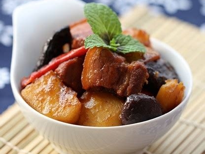土豆烧五花肉的制作方法