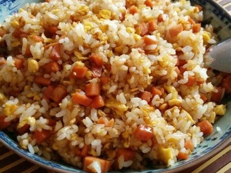 泡菜火腿蛋炒饭的制作方法