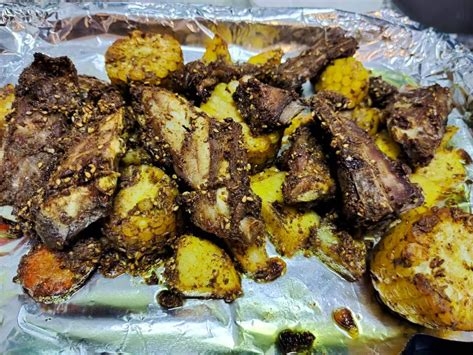 烤小羊排配超好吃土豆胡萝卜玉米的制作方法