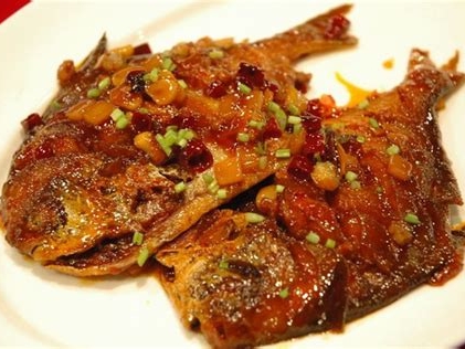 萝卜烧鲳鱼的制作方法