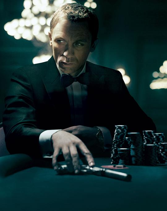 《007系列21：大战皇家赌场》讲的什么剧情
