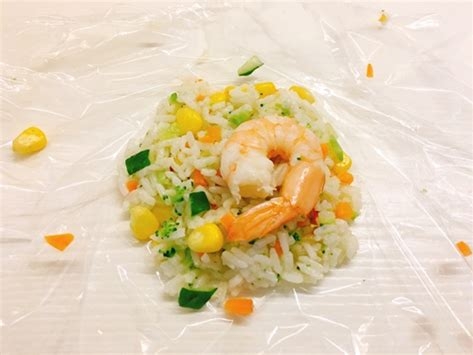 凤尾虾饭团的制作方法
