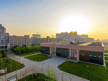 成都银杏酒店管理学院是怎么样的一所学校